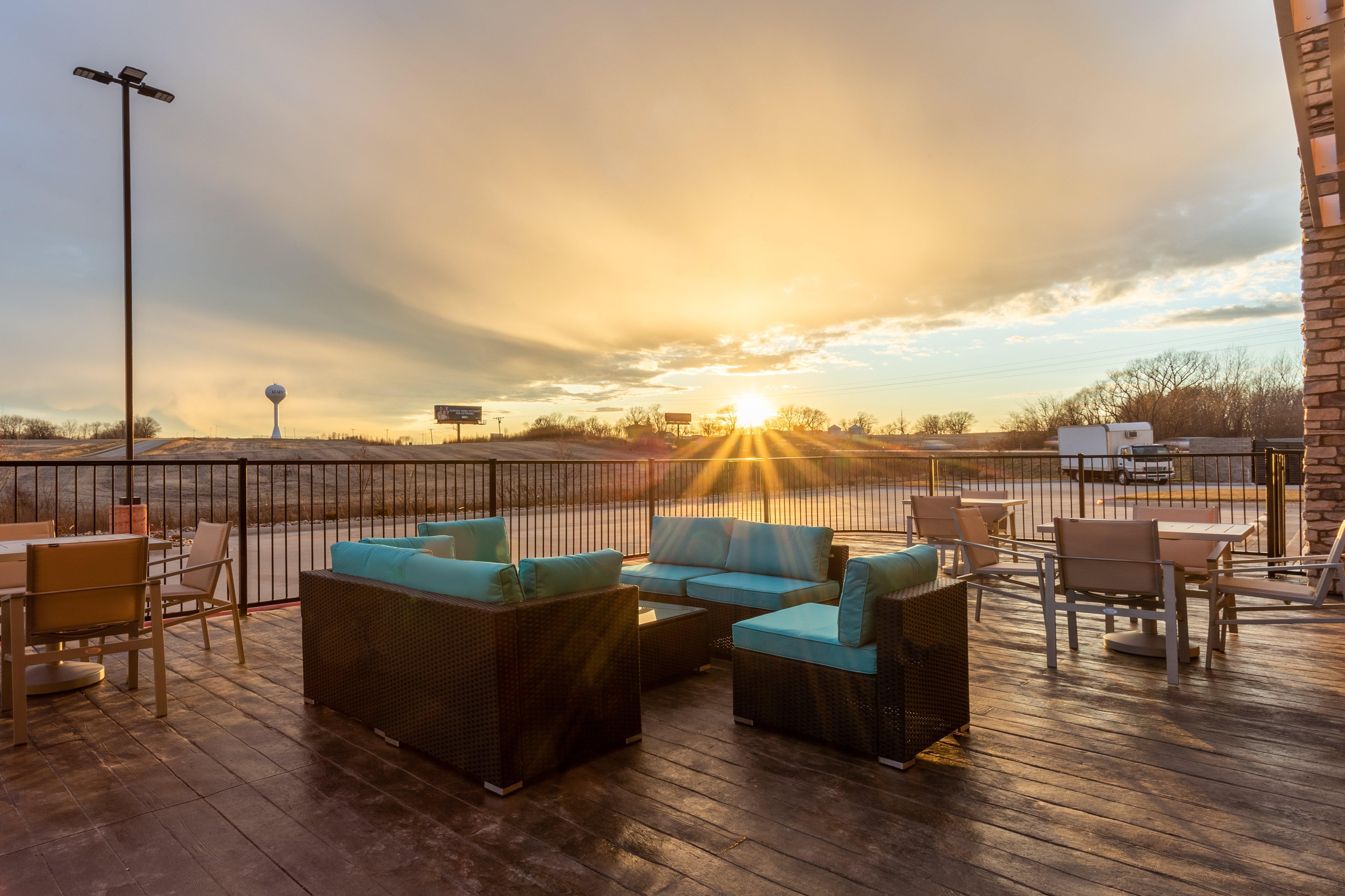 Holiday Inn Express & Suites Kearney By Ihg Exterior photo