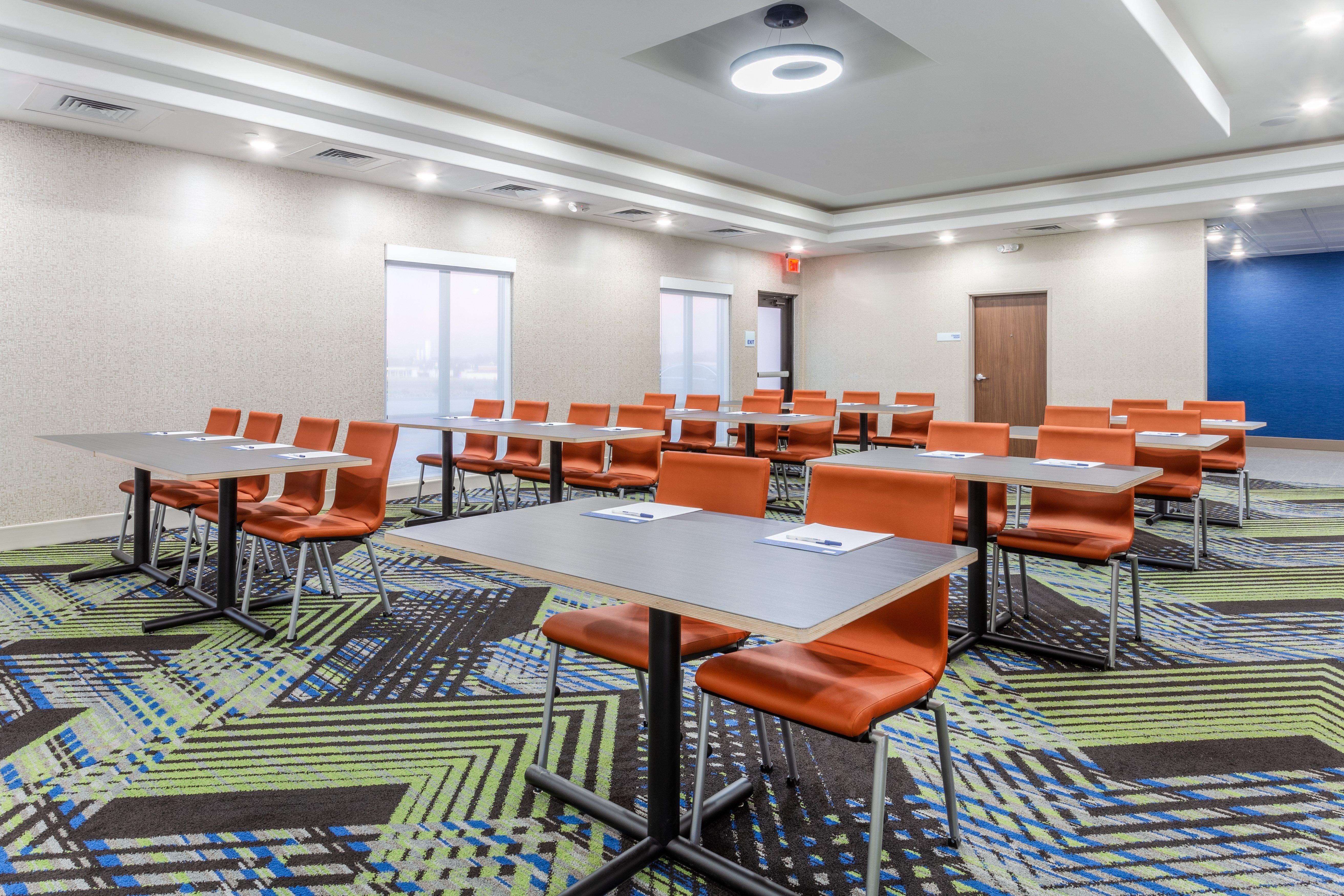 Holiday Inn Express & Suites Kearney By Ihg Exterior photo